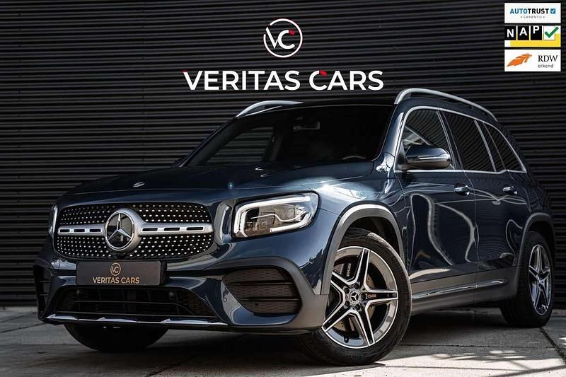 Blauw, metallic lak Gebruikt 2021 Mercedes GLB220 AMG line SUV | € 38.950 - Afbeelding 1/4