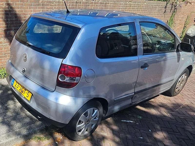Grijs Gebruikt 2009 VW Fox Trendline Hatchback | € 1.750 (Duur) - Afbeelding 1/4