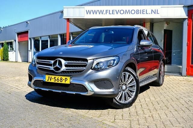 Grijs Gebruikt 2016 Mercedes GLC250 Prestige SUV | € 27.450 (Goede deal) - Afbeelding 1/4