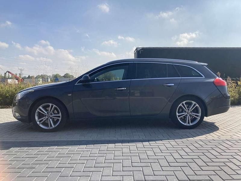 Grijs Gebruikt 2010 Opel Insignia Cosmo MPV | € 1.995 (Duur) - Afbeelding 1/4