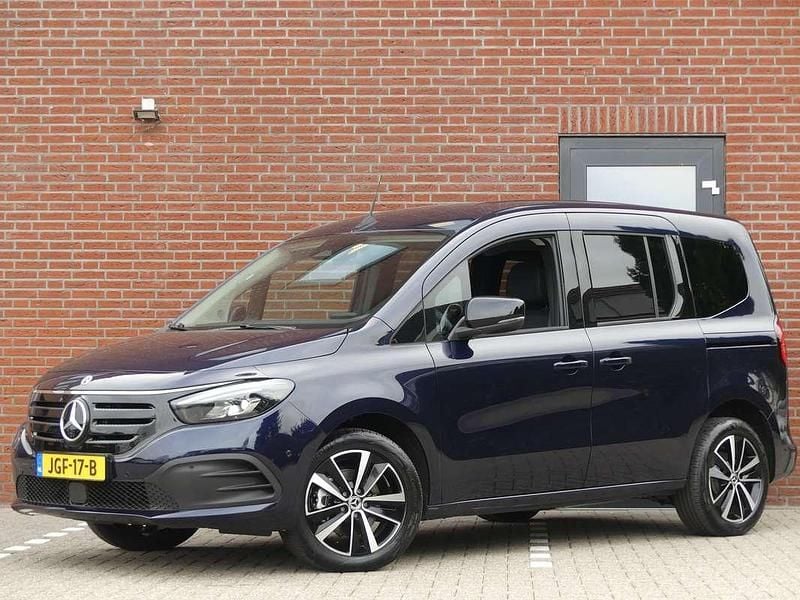 Blauw Nieuw 2024 Mercedes EQT200 Premium Plus MPV | € 28.950 - Afbeelding 1/4