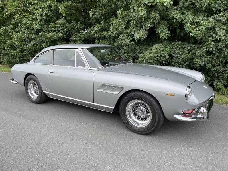 Zilver Gebruikt 1966 Ferrari 330 Coupé | € 274.950 - Afbeelding 1/4