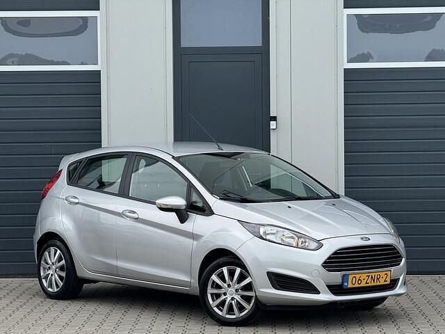 Grijs Gebruikt 2013 Ford Fiesta Hatchback | € 4.995 (Eerlijke prijs) - Afbeelding 1/4