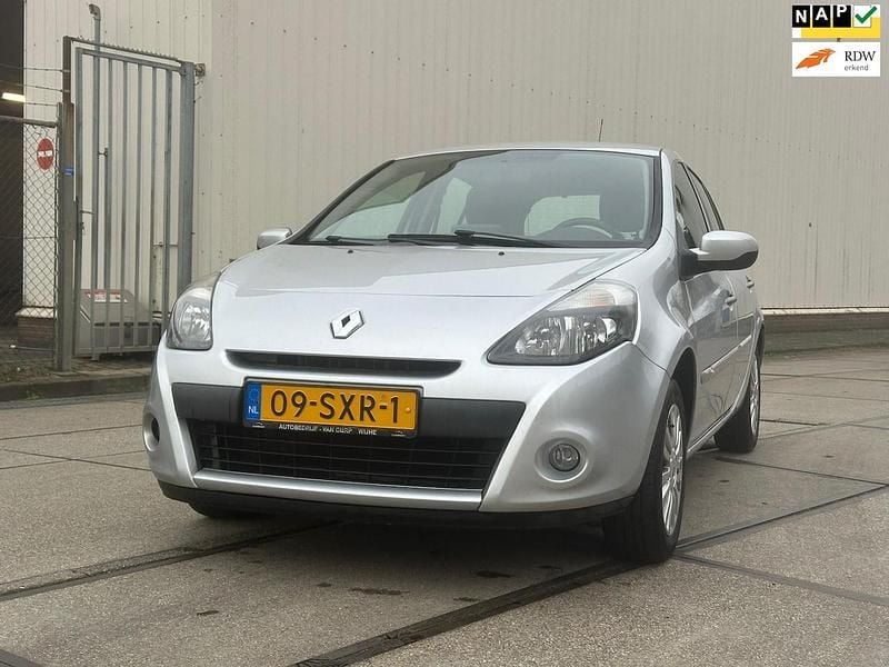 Grijs Gebruikt 2012 Renault Clio IV Collection Hatchback | € 2.950 (Goede deal) - Afbeelding 1/4