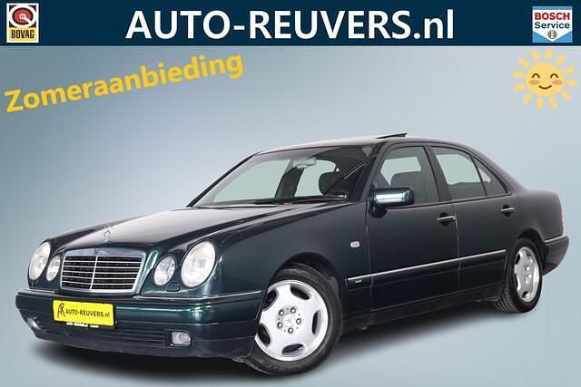Groen Gebruikt 1996 Mercedes E230 Avantgarde Sedan | € 8.750 - Afbeelding 1/4