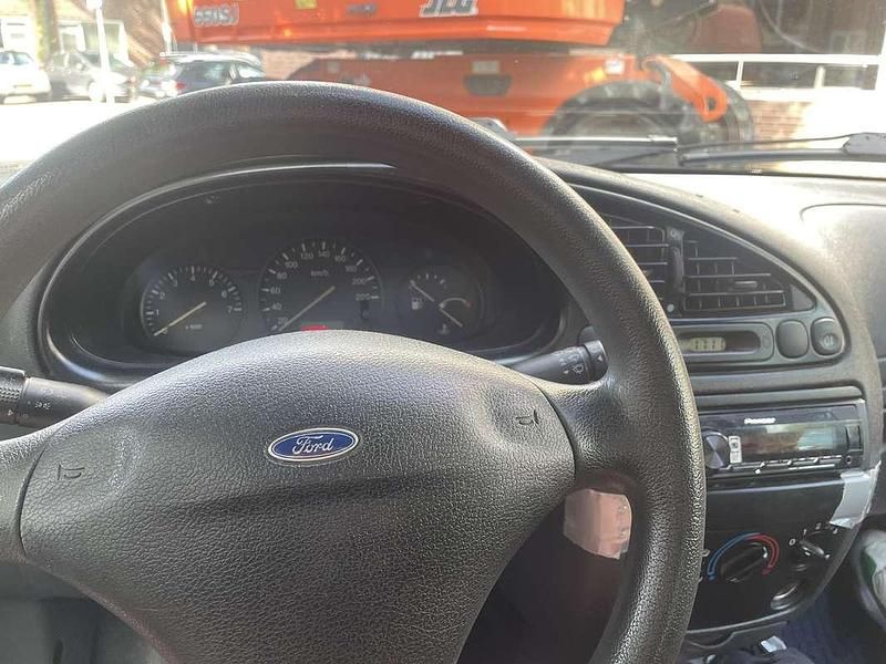Blauw Gebruikt 2002 Ford Fiesta Hatchback | € 700 (Goede deal) - Afbeelding 1/4