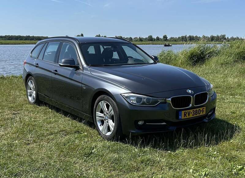 Grijs Gebruikt 2013 BMW 320 Executive Stationwagen | € 7.950 (Eerlijke prijs) - Afbeelding 1/4