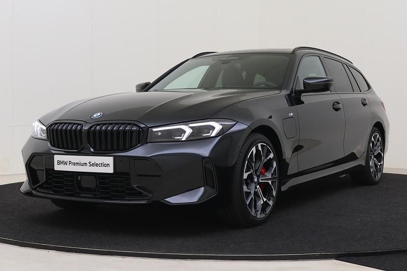 Zwart Gebruikt 2025 BMW 330e Executive Stationwagen | € 77.495 - Afbeelding 1/4