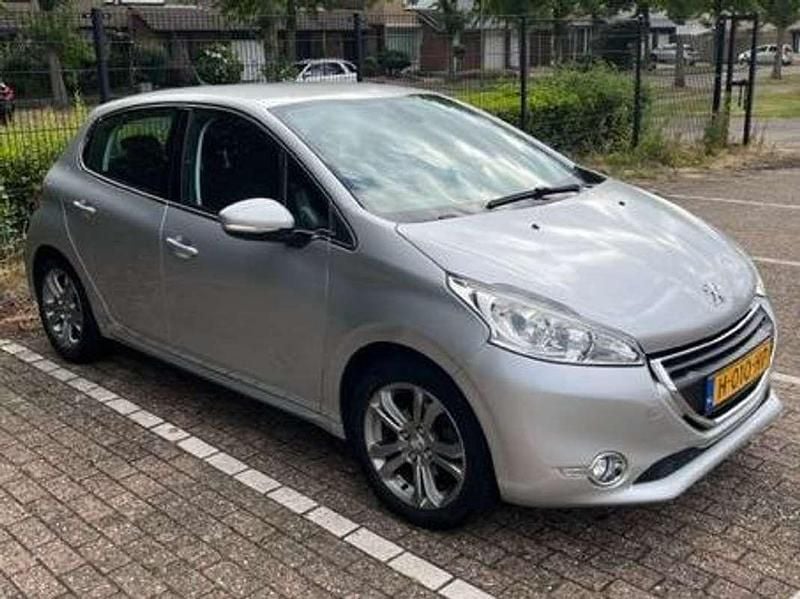 Zilver Gebruikt 2014 Peugeot 208 Allure Hatchback | € 5.500 (Goede deal) - Afbeelding 1/4