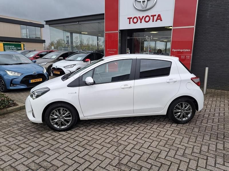 Occasion Toyota Yaris Hybrid 101 PK (74 kW) 2020 Wit Hatchback