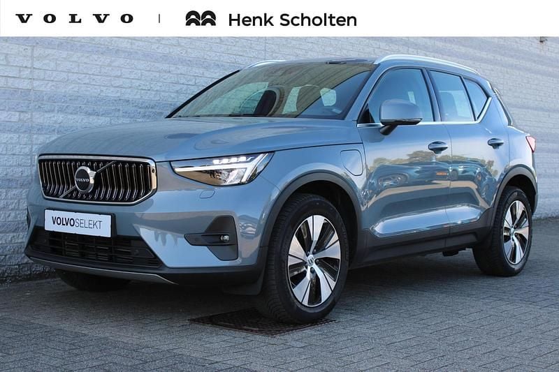Grijs Gebruikt 2023 Volvo XC40 Plus SUV | € 41.950 (Eerlijke prijs) - Afbeelding 1/3