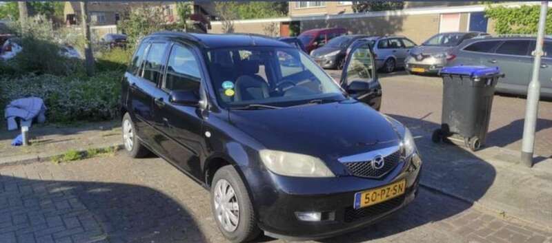 Zwart Gebruikt 2005 Mazda 2 Exclusive Hatchback | € 1.200 (Goede deal) - Afbeelding 1/4