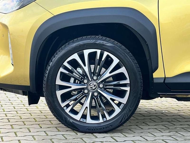 Occasion Toyota Yaris Hybrid Executive 116 PK (85 kW) 2021 Geel, metallic lak Hatchback