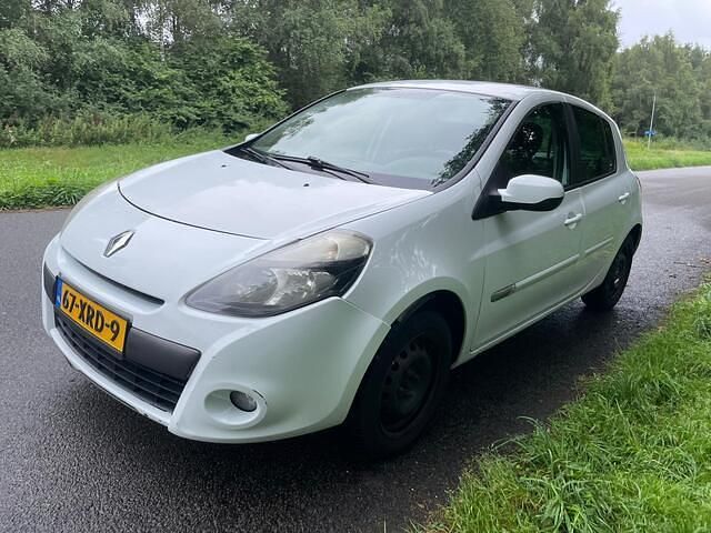 Wit Occasion 2012 Renault Clio IV Collection Hatchback | € 1.450 (Eerlijke prijs) - Afbeelding 1/4
