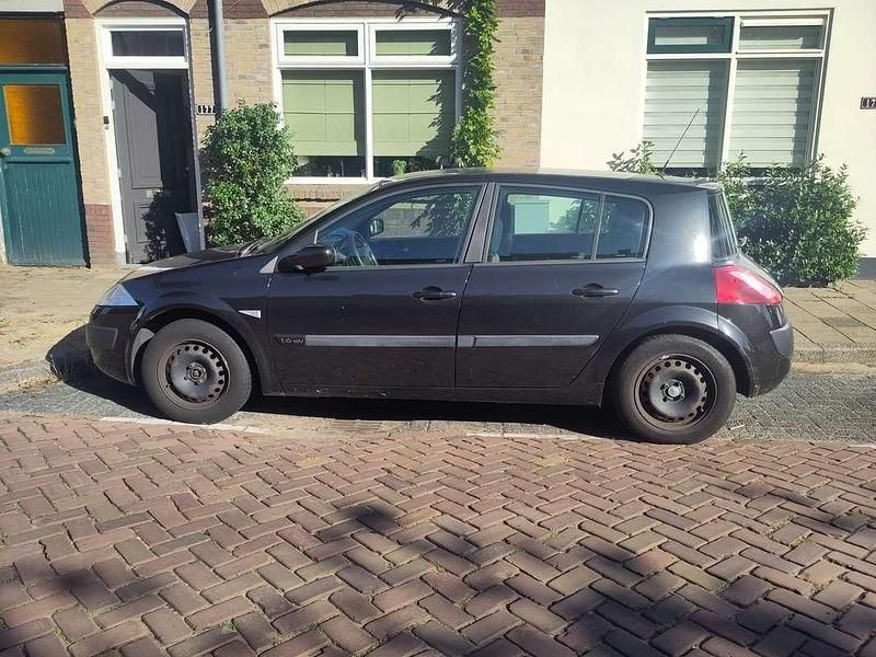 Zwart Gebruikt 2003 Renault Mégane II Hatchback | € 950 (Eerlijke prijs) - Afbeelding 1/4
