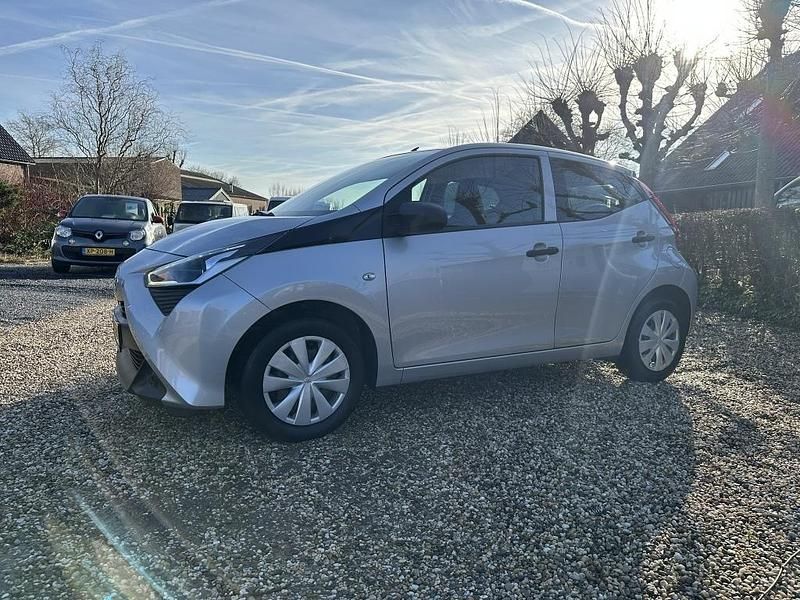 Grijs Occasion 2019 Toyota Aygo Hatchback | € 7.750 (Super prijs) - Afbeelding 1/4