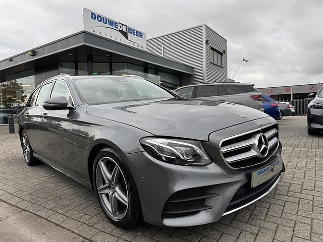 Grijs Occasion 2020 Mercedes 200 AMG line Stationwagen | € 32.950 (Eerlijke prijs) - Afbeelding 1/4