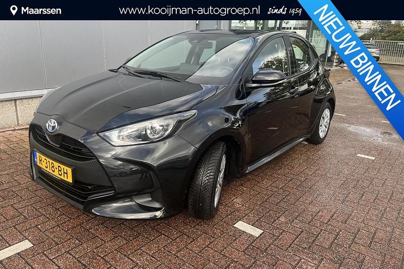 Zwart Gebruikt 2022 Toyota Yaris Hybrid Active Hatchback | € 20.000 (Eerlijke prijs) - Afbeelding 1/4