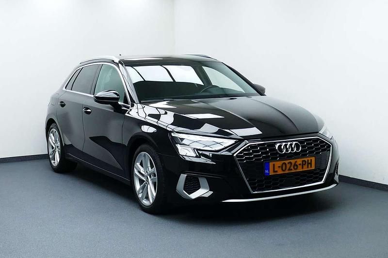 Zwart Gebruikt 2021 Audi A3 Sportback e-tron Business Hatchback | € 28.949 (Eerlijke prijs) - Afbeelding 1/4