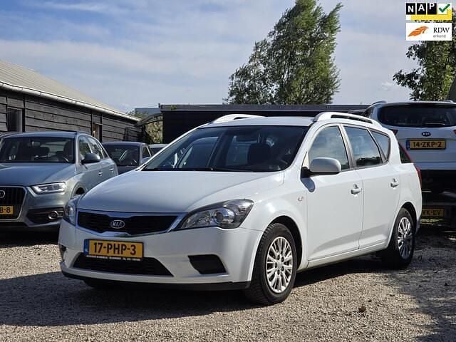 Wit Occasion 2011 Kia Ceed Hatchback | € 2.949 (Eerlijke prijs) - Afbeelding 1/4