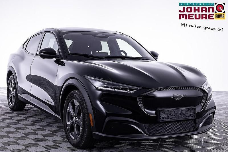 Zwart Gebruikt 2022 Ford Mustang Mach-E SUV | € 36.900 (Eerlijke prijs) - Afbeelding 1/4