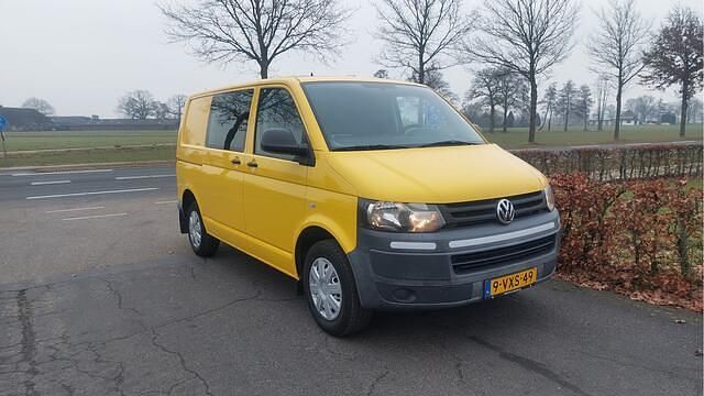 Occasion VW T5 Comfortline 102 PK (75 kW) 2012 Geel Van