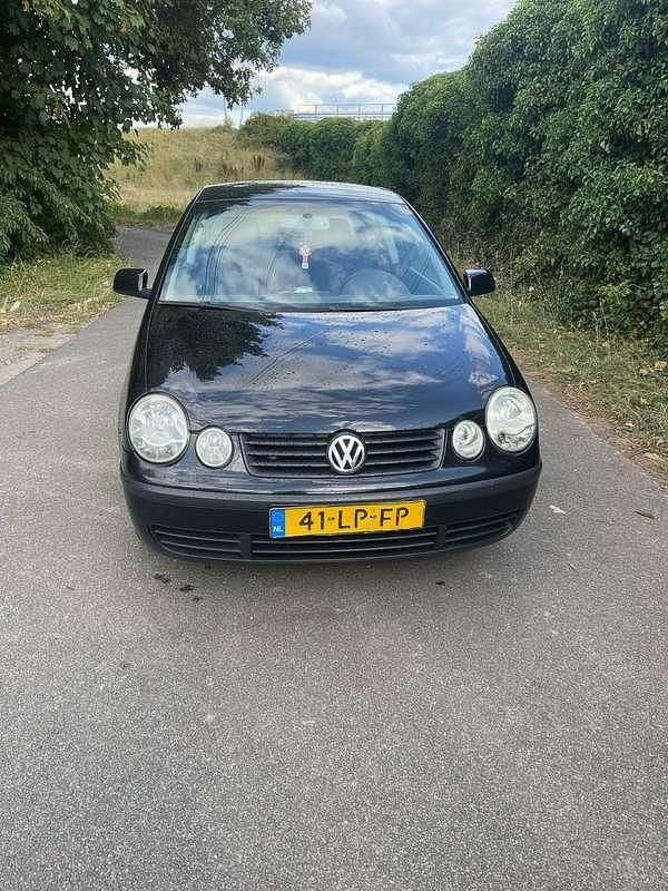 Gebruikt 2003 VW Polo Comfortline Sedan | € 800 (Eerlijke prijs) - Afbeelding 1/4