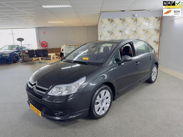 Zwart (metallic) Gebruikt 2006 Citroën C4 VTR Sport Hatchback | € 2.495 (Iets duurder) - Afbeelding 1/4