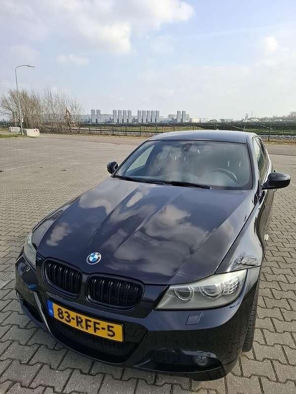 Zwart Occasion 2011 BMW 320 M Sport Sedan | € 9.950 (Duur) - Afbeelding 1/4