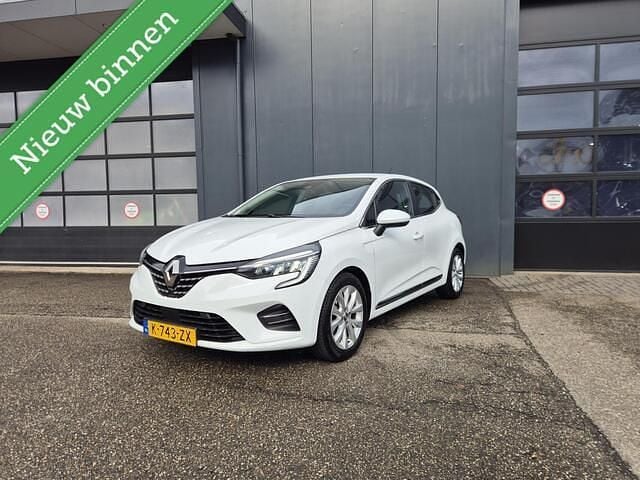 Wit Gebruikt 2021 Renault Clio V Intens Hatchback | € 11.999 (Eerlijke prijs) - Afbeelding 1/4