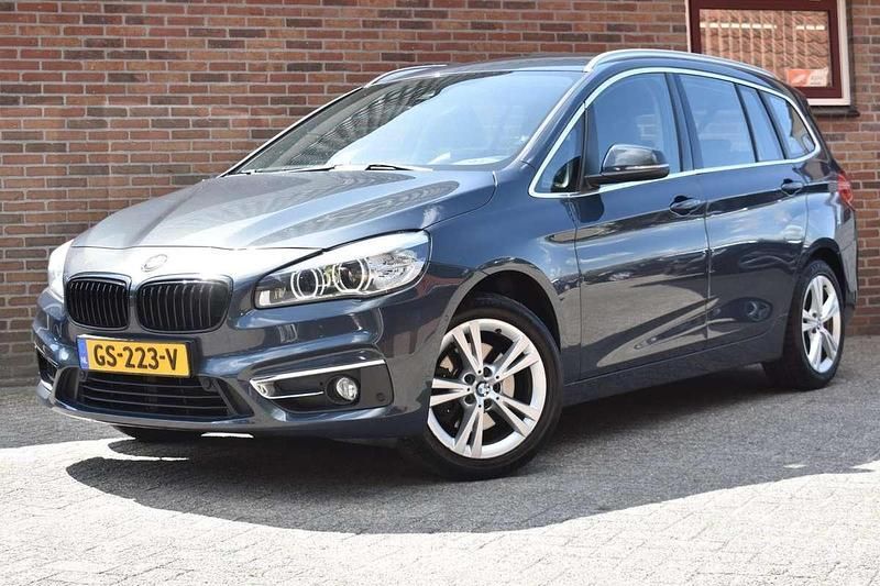 Grijs, metallic lak Gebruikt 2015 BMW 218 Gran Tourer Luxury Line MPV | € 10.949 - Afbeelding 1/4
