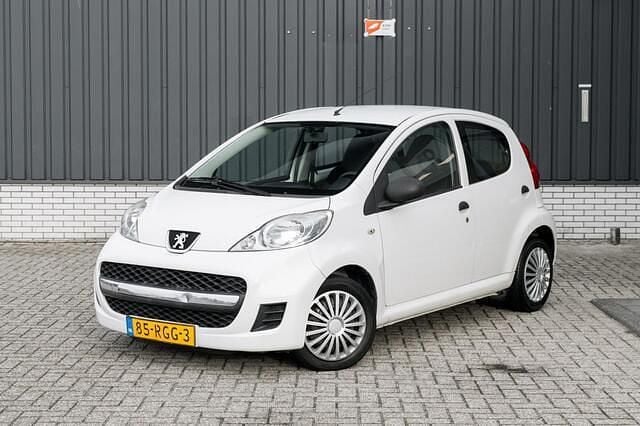 Wit Gebruikt 2011 Peugeot 107 Hatchback | € 2.250 (Eerlijke prijs) - Afbeelding 1/4