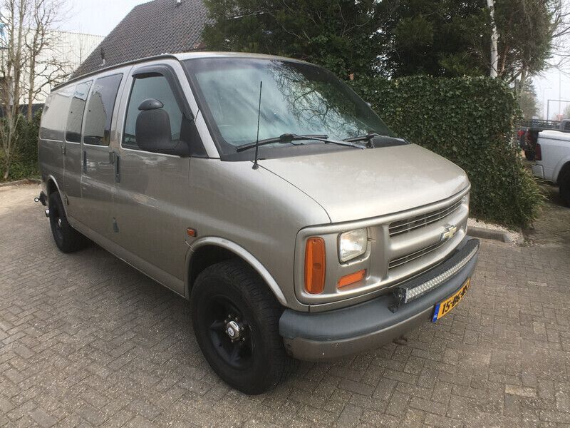 Bruin Gebruikt 2003 Chevrolet Starcraft Van | € 11.950 - Afbeelding 1/4