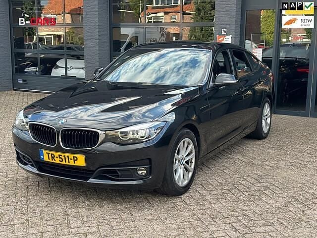 Zwart Gebruikt 2018 BMW 320 Executive Hatchback | € 14.499 (Goede deal) - Afbeelding 1/4