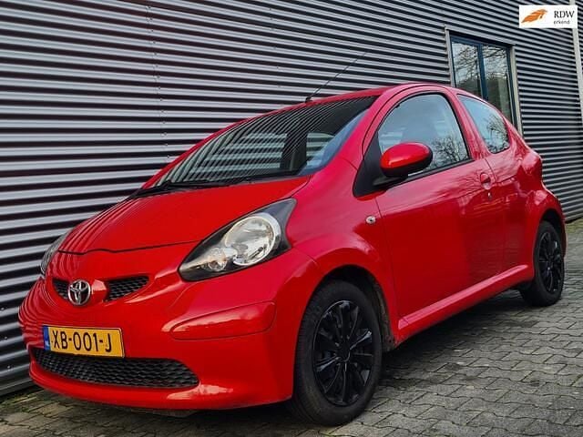 Rood Gebruikt 2006 Toyota Aygo Hatchback | € 1.795 (Goede deal) - Afbeelding 1/4