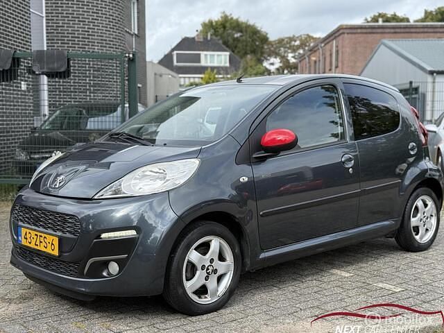 Grijs Gebruikt 2012 Peugeot 107 Sportium Hatchback | € 2.999 (Eerlijke prijs) - Afbeelding 1/4