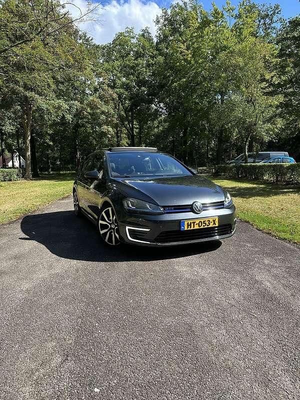 Zwart Gebruikt 2015 VW Golf VII GTE Stationwagen | € 9.999 (Eerlijke prijs) - Afbeelding 1/4