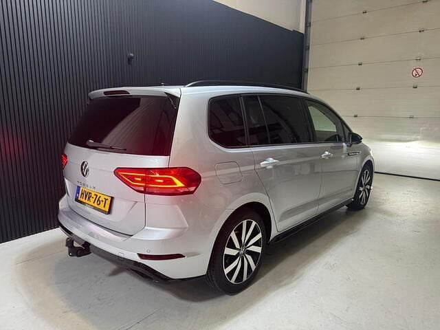 Occasion VW Touran R-line 150 PK (110 kW) 2023 Grijs MPV