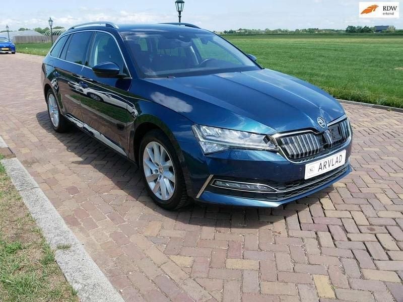 Grijs Gebruikt 2020 Skoda Superb Style Stationwagen | € 12.100 (Super prijs) - Afbeelding 1/3
