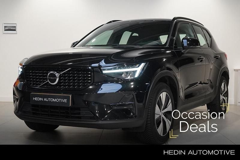 Zwart Occasion 2022 Volvo XC40 Plus SUV | € 32.995 (Goede deal) - Afbeelding 1/4