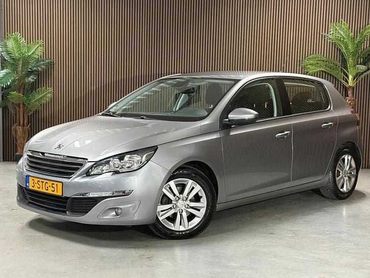 Grijs Gebruikt 2013 Peugeot 308 Active Hatchback | € 5.995 (Eerlijke prijs) - Afbeelding 1/4