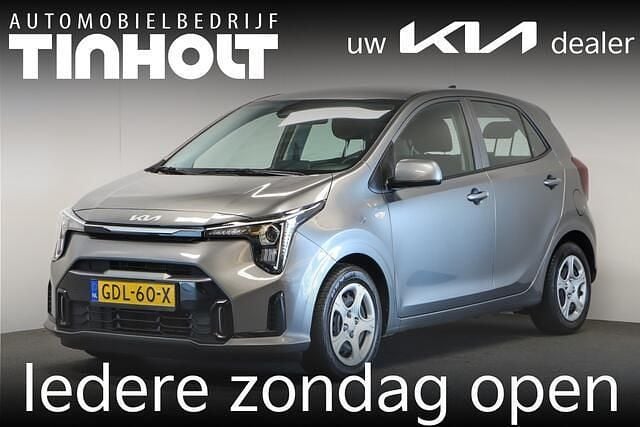 Grijs, metallic lak Gebruikt 2024 Kia Picanto Hatchback | € 16.950 (Eerlijke prijs) - Afbeelding 1/4
