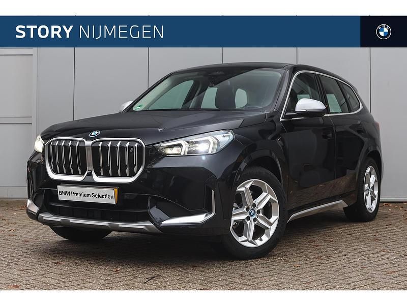Zwart Occasion 2023 BMW iX1 Executive SUV | € 39.450 (Eerlijke prijs) - Afbeelding 1/4