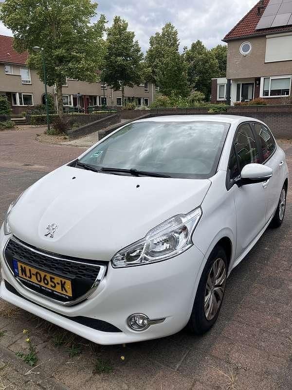 Gebruikt 2015 Peugeot 208 Active Hatchback | € 4.500 (Super prijs) - Afbeelding 1/4