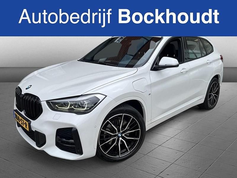 Wit Gebruikt 2021 BMW X1 M Sport SUV | € 29.750 (Eerlijke prijs) - Afbeelding 1/4