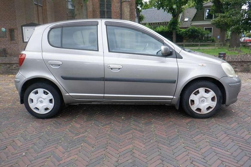 Grijs Gebruikt 2003 Toyota Yaris Sol Hatchback | € 950 (Super prijs) - Afbeelding 1/4