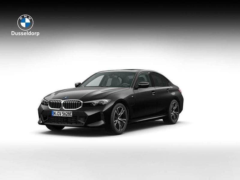 Zwart Nieuw 2025 BMW 330e Sedan | € 65.449 (Eerlijke prijs) - Afbeelding 1/4