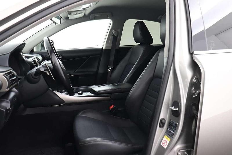 Occasion Lexus IS300h 223 PK (164 kW) 2017 Grijs, metallic lak Sedan