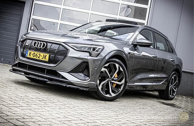 Grijs Gebruikt 2020 Audi e-tron S-Line SUV | € 29.740 (Eerlijke prijs) - Afbeelding 1/4