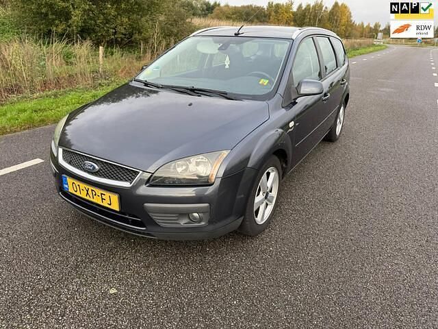Grijs Occasion 2007 Ford Focus Ambiente Stationwagen | € 1.299 (Eerlijke prijs) - Afbeelding 1/4